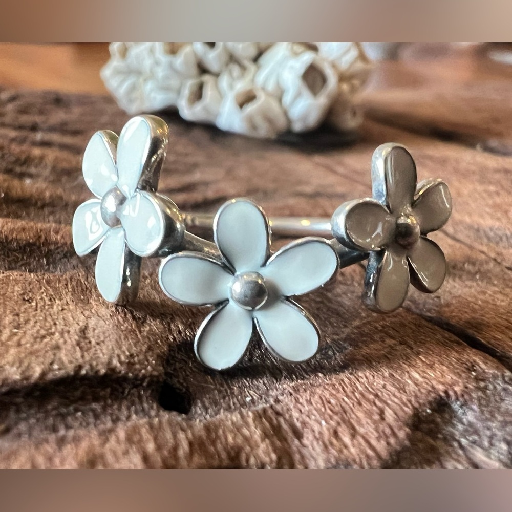 Authentic Pandora Ring Darling Daisies Triple Ring White Enamel Stackable 50